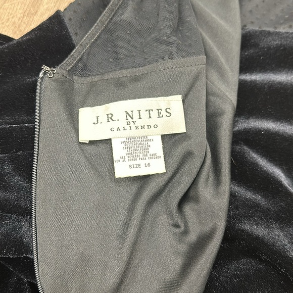 J.R. Nites by Caliendo Black velvet dress with sheer polkadot top size 16 - Picture 8 of 8